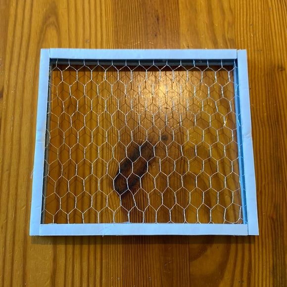 NWT Handmade Jewelry Organizer Picture Frame w/Chicken Wire Fun Way to Display - Picture 3 of 3